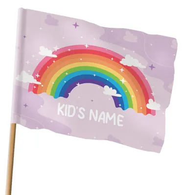 Produktbild von Kinderflagge mit Namen personalisierbar - Regenbogen | Fahne für Mädchen | Größe: 60 x 90 cm | Ösen oder Tunnel | Kinderzimmer, Kindergeburtstag, Garten