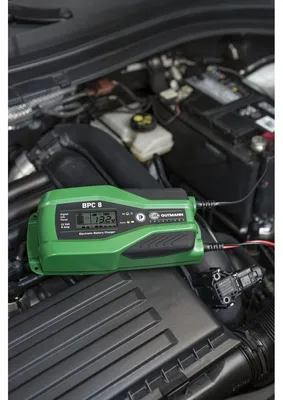 Image de Chargeur de batterie 8 A avec câble de 2 000 mm HELLA GUTMANN, usage universel