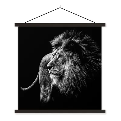 Produktbild von MuchoWow® Textilposter Tiere - Wild - Löwe - Schwarz - Weiß 90x90 cm mit schwarzem Rahmen - Magnetisches