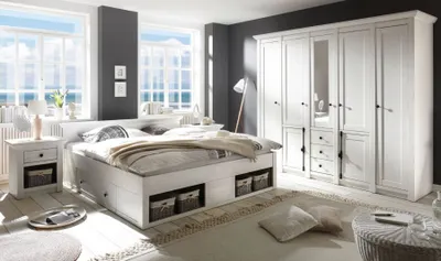 Produktbild von Schlafzimmer Hooge komplett Set in Pinie weiß Landhaus mit Doppelbett, Kleiderschrank und 2 x Nachttisch