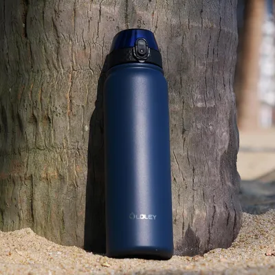 Produktbild von Edelstahl-Wasserflasche mit Strohhalm - 1 Liter vakuumisoliert, auslaufsicher und ideal für Sport, Camping und Reisen