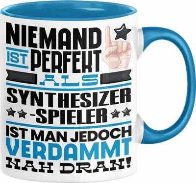 Produktbild von Synthesizer-Spieler Geschenk Tasse Lustige Geschenkidee für Synthesizer-Spieler Geburtstag Kaffee-Becher Niemand Ist Perfekt Aber Als Synthesizer-Spieler Ist Man Nah Dran (Blau)