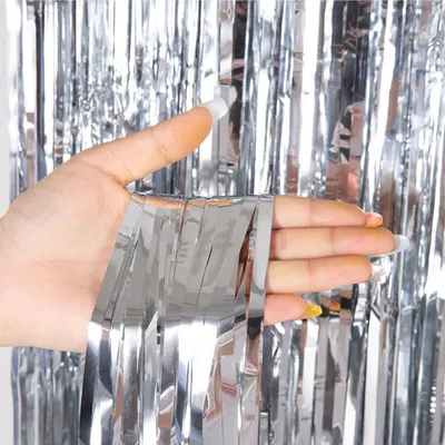 Produktbild von Lametta Vorhang silber - 200 x 100 cm - Glitzervorhang für Türrahmen als Dekoration, Party, Hochzeit, Deko Geburtstag für Kinder & Erwachsene (Silber)