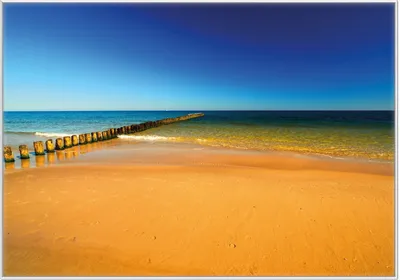 Produktbild von Wallario Wandbild Sandstrand in orange - Blaues Meer - Blauer Himmel, Größe: 70,30 x 100,30 cm, Poster mit weißem Kunststoffrahmen