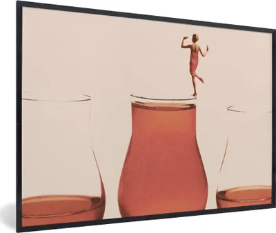 Produktbild von MuchoWow® Gerahmtes Poster Frau - Wein - Jahrgang 30x20 cm - Poster mit Schwarzem Bilderrahmen Wandposter Rahmen Foto Bilder - Kunstdruck - Bild-Poster