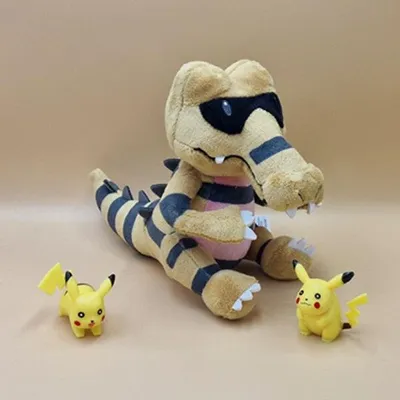 Produktbild von Pokemon Rokkaiman Kuscheltier - 18 cm Plüschtier Krokorok