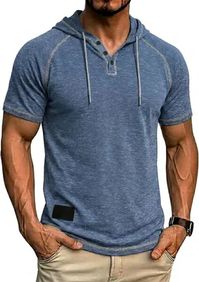 Produktbild von Herren-T-Shirt mit Kapuze, kurzen Ärmeln und Knopfleiste, geeignet für Fitness und Freizeit, erhältlich in den Größen M bis 3XL