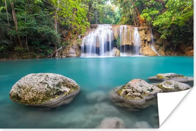 Produktbild von MuchoWow® Poster Moosbewachsene Felsen vor dem Wasserfall im Erawan-Nationalpark 90x60 cm - Schlafzimmer