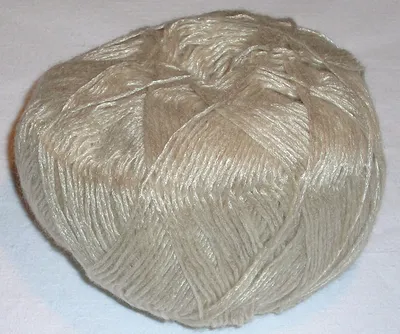Produktbild von KISS von Katia - BEIGE (51) - 50 g / ca. 250 m Wolle