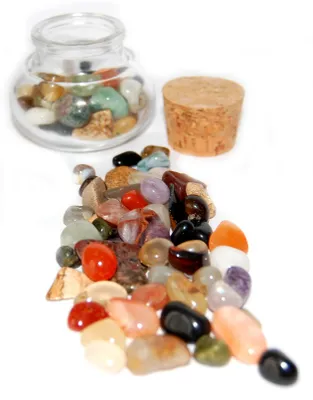 Produktbild von Glasfläschchen mit Korken, gefüllt mit kleinen Edelsteinen