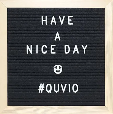 Immagine prodotto di QUVIO Letterboard 25,5 x 25,5 cm - Contiene 460 lettere, numeri, segni e simboli - Cornice di legno - Feltro nero - Set regalo - Nero