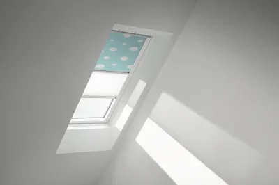 Produktbild von VELUX Vorteils-Set Verdunkelungsrollo Kids Blauer Himmel und Faltstore Plissee weiß manuell Rahmen aluminium DFD MK10 46