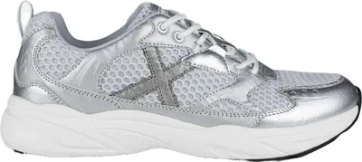 Productafbeelding van Sneakers van het merk Munich, model 4771009, in de kleur grijs, maat 36