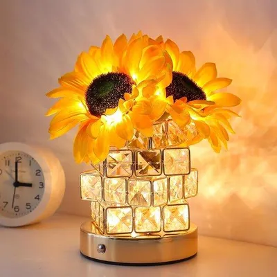 Immagine prodotto di Lampada da comodino ricaricabile a tre colori con regolazione continua dell'intensità luminosa, ideale per ristoranti, camere da letto, bar, caffetterie e feste di compleanno