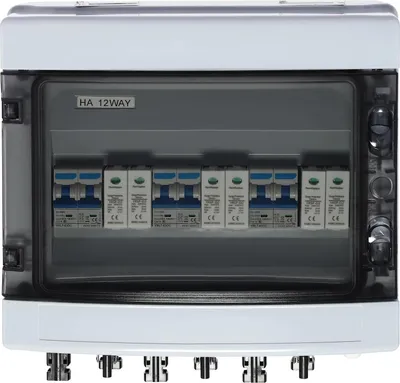 Zdjęcie produktu dla Skrzynka łącząca łańcuchy fotowoltaiczne – DC 3 wejścia/3 wyjścia – 40 A 1000 V DC 2-biegunowy wyłącznik zabezpieczający – typ 2 odgromnik 20–40 kA – IP65 – do kabli 4–16 mm² – biały
