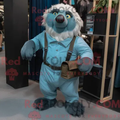 Produktbild von Cyan REDBROKOLY Faultier Bär Maskottchen Kostüm Charakter gekleidet mit einem Cargo-Hosen und Gürtel