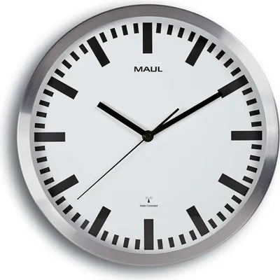 Produktbild von MAUL Wanduhr MAULpilot Ø 30.5 x 4.7 cm funkgesteuert Aluminium 1 x AA (1.5 V) weiß silber