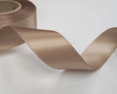 Obrázek produktu pro Atlasová stuha šíře 24 mm, béžová / 1 m