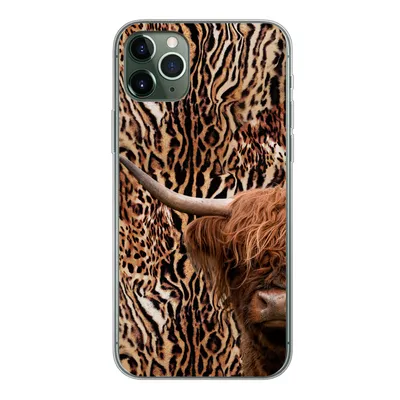 Produktbild von MuchoWow® Handyhülle Schutzhülle Hülle für iPhone 11 Pro Max Schottischer Highlander - Kuh - Pantherdruck Silikon Softcase Handy Hülle - Schutz