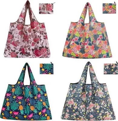 Image de Quatre sacs de courses souples, 58 x 68 cm, faciles à transporter, recyclables, résistants à l'humidité et robustes, parfaits pour les courses et le quotidien de la famille, colorés.