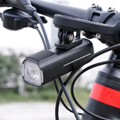 Immagine prodotto di Lampada per bicicletta - Faro per bicicletta con modalità notturna intelligente e modalità diurna - 1400 lumen - Resistente all'acqua IPX7