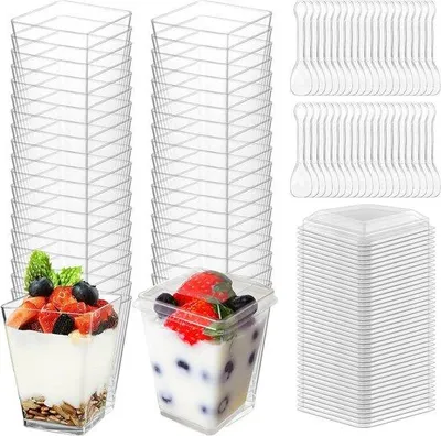 Produktbild von Wiederverwendbare Plastikdessertbecher 150ml mit Deckel und Löffel