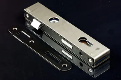 Immagine prodotto di Serratura da infilare 90 / 22 mm con scatola 40 e contropiastra PZ