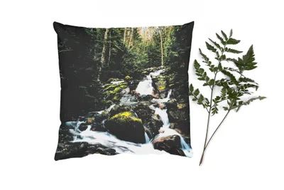 Produktbild von MuchoWow® Zierkissen Sofakissen Wohnzimmer Dekokissen 50x50 cm Natur - Wasserfall - Bäume - Herbst - Komfort - Sofakissen