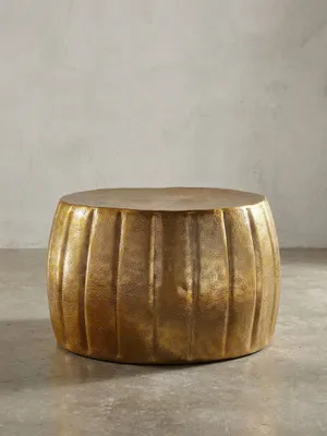 Produktbild von Couchtisch "Limentra": Orientalisch, Aluminium, Strukturen. Gold, 60x60x36 cm | Kadima Design