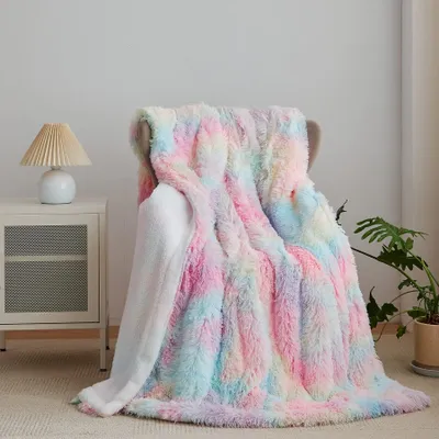 Produktbild von Flauschige Regenbogen-Decke, 130 x 160 cm