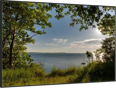Produktbild von Wallario Wandbild Blick aufs Wasser, Größe: 61 x 91,50 cm, Poster mit schwarzem Aluminiumrahmen