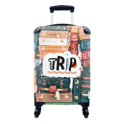 Produktbild von MuchoWow® Koffer Handgepäck Trolley Rollkoffer Kleine Reisekoffer mit 4 Rollen - Koffer - Reisen - Zitat - Sommer - Cabin Size < 55x40x23 cm & 55x40x20 cm - Fotokoffer - Kabinenkoffer - Boardgepäck - Reise-Box - Reisekoffer - Reisegepäck - Koffer mit Bild - Trolley für Kinder