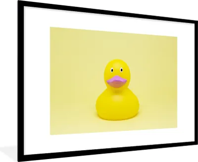 Produktbild von MuchoWow® Gerahmtes Poster Gummi-Ente - Gelb - Rosa 90x60 cm - Poster mit Schwarzem Bilderrahmen Wandposter Rahmen Foto Bilder - Wanddekoration - Fotos