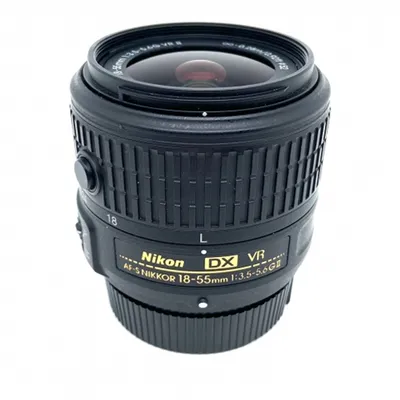 Produktbild von Nikon 18 - 55 mm / F 3,5 - 5,6 G DX VR Standardzoom fÃ1/4r Nikon F Spiegelreflexkameras, F3,5 (W) - F5,6 (T), Bildstabilisator, Ultraschallmotor, Autofokus, 52 mm Filterdurchmesser, 265 g