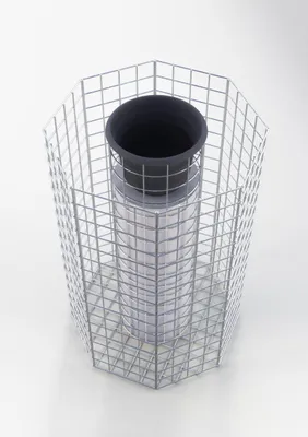 Produktbild von Blumensäule achteckig, Höhe 82 cm, MW 5 x 5 cm, feuerverzinkt inkl. Topf