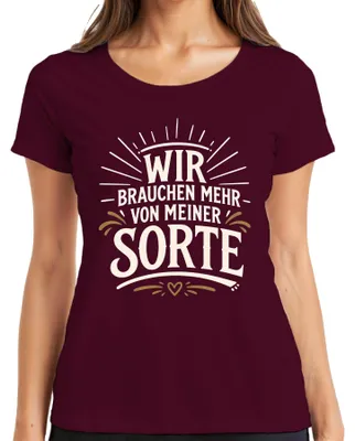 Zdjęcie produktu dla Potrzebujemy więcej koszulek damskich z napisem "Potrzebuję więcej humoru, sarkazmu", w kolorze burgundowym, rozmiar S