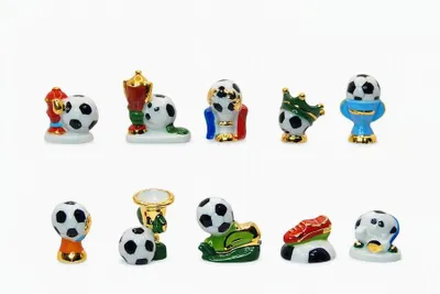 Imagen del producto de Colección de pequeñas figuras de porcelana, 10 unidades, con temática futbolística, ideales para coleccionistas y como elemento decorativo