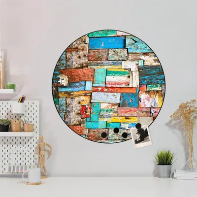 Zdjęcie produktu dla Designerska tablica magnetyczna stalowa czarna okrągła 47cm Kolorowe drewniane gonty
