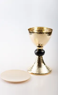 Produktbild von Kelch mit Patene Messing vergoldet (Höhe 20 cm)