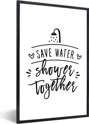 Produktbild von MuchoWow® Gerahmtes Poster Sprichwörter - Zitate - Gemeinsam duschen Wasser sparen - Wasser 20x30 cm - Poster mit Schwarzem Bilderrahmen Wandposter Rahmen Foto Bilder - Drucken - Bilder Poster im Rahmen
