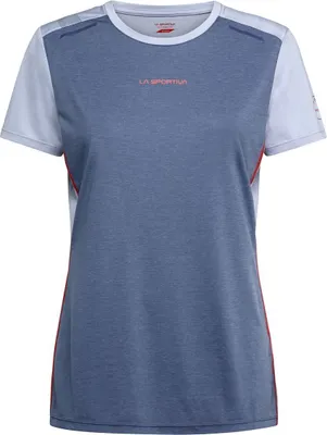 Tracer T-Shirt W von La Sportiva; Damenoberteil in Blau und Weiß mit roten Akzenten.