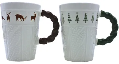Produktbild von Weihnachtsbecher 2er Set aus Porzellan mit 3D-Strickoptik, Kaffeebecher mit Tannenbaum- und Hirschmotiv, 380 ml, Winterbecher, Weihnachtstassen im Landhausstil, Weiß, L/B/H 8 × 11 × 12 cm