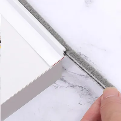 Produktbild von 2 Stück 3 cm x 1 m Zugluftdichtung Tür - Selbstklebend & energiesparend - Ideal als Kälteschutz
