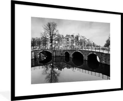 Produktbild von MuchoWow® MuchoWow® Gerahmtes Poster Keizersgracht Amsterdam - schwarz und weiß 90x60 cm - Poster mit zchwarzem Bilderrahmen - Wanddekoration - Fotos