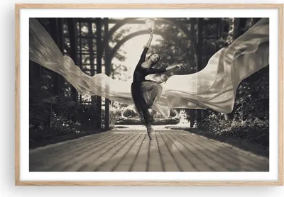 Produktbild von Gerahmtes Poster - Rahmen in heller Eiche - Ballerina Tanz Luft - 91,5x61 cm - Wand Bild - Wanddeko - Wandbilder - Kunstposter - Wandposter - Bilderrahmen - Bilder - Kunstdruck - P2NAA91x61-4945