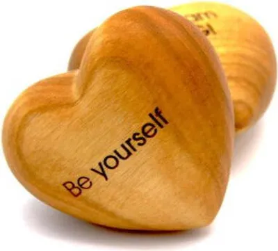Produktbild von Holzherz \'Be yourself!\'