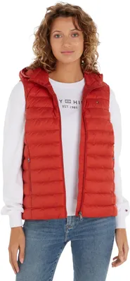 Zdjęcie produktu dla Kamizelka damska Tommy Hilfiger, ocieplana, wzór global stripes, czerwona (Terra Red), rozmiar XS