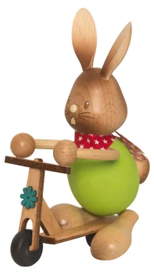 Produktbild von Drechslerei Kuhnert - Dekofigur aus Holz - Hase Stupsi mit Roller - ca. 11cm