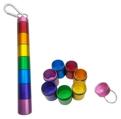 Produktbild von Pillendose Schlüsselanhänger 7 Tage Tablettenbox Wasserdicht Aluminium 7 Fächer Medikamentenbox mit Karabiner für Reise Camping Wandern
