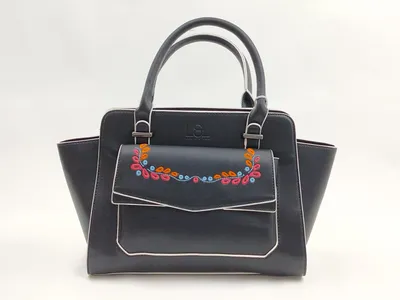 Produktbild von Damen Handtasche im Trapez-Design, ca. 28 cm breit, 21 cm hoch, 10 cm tief